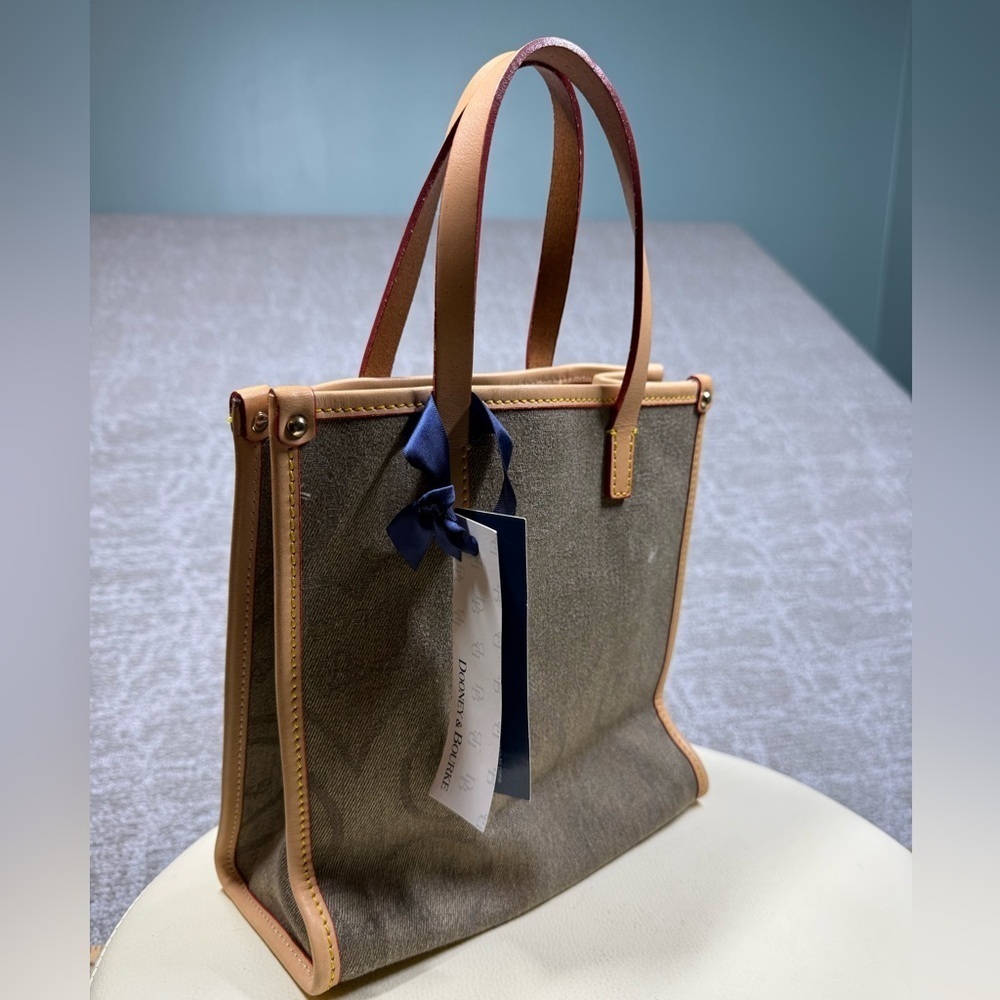 Dooney and Bourke NWT Canvas and Leather Tote Lunch Bag In mushroom
